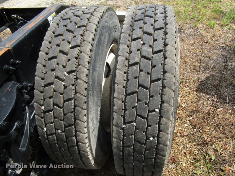 image for item DG1372 2014 Peterbilt 386 semi truck