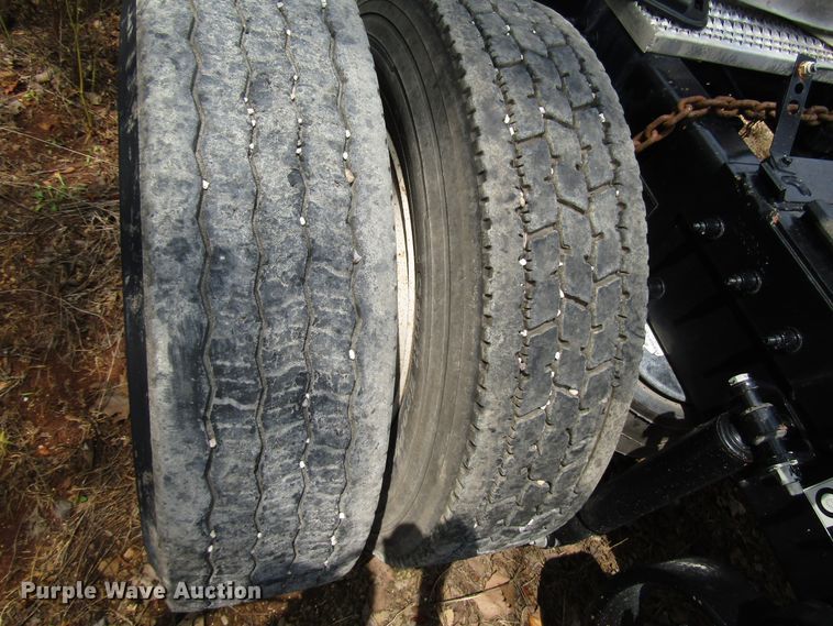 image for item DG1372 2014 Peterbilt 386 semi truck