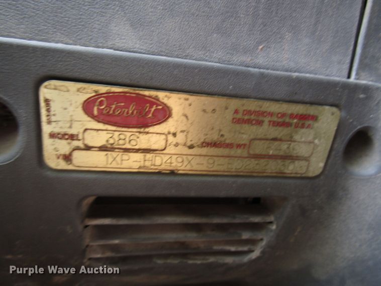 image for item DG1372 2014 Peterbilt 386 semi truck