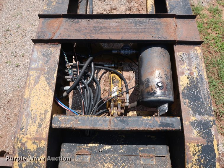 image for item DG4035 1999 Eager Beaver 50GSL/3 equipment trailer