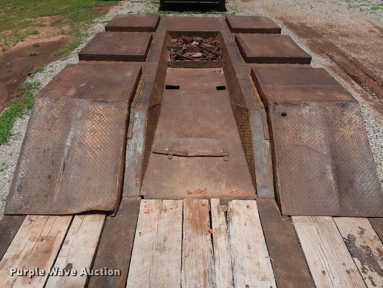 image for item DG4035 1999 Eager Beaver 50GSL/3 equipment trailer