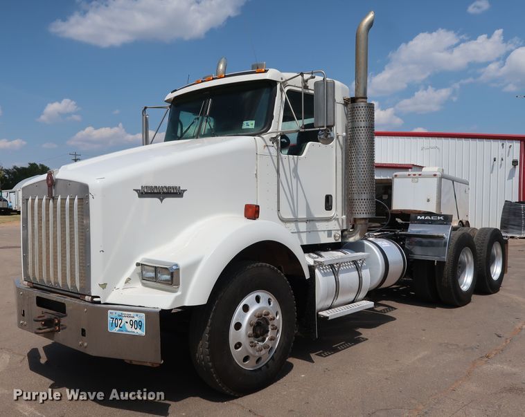 image for item DG4096 2007 Kenworth T800 semi truck