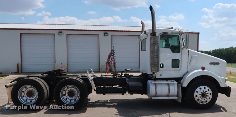 image for item DG4096 2007 Kenworth T800 semi truck