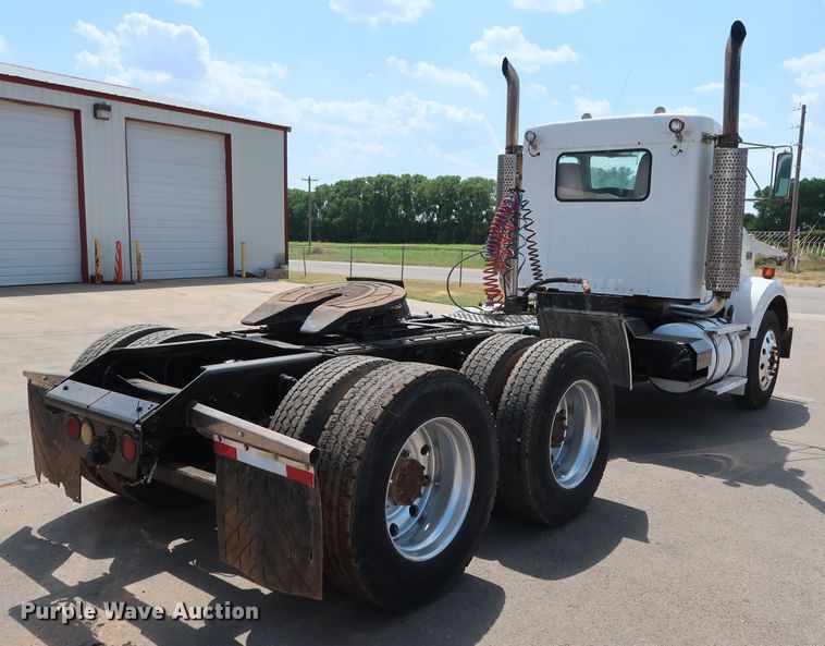 image for item DG4096 2007 Kenworth T800 semi truck