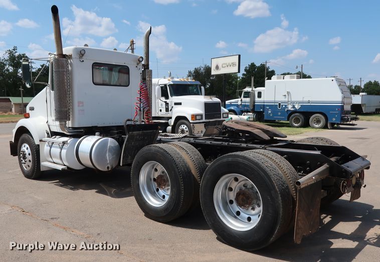 image for item DG4096 2007 Kenworth T800 semi truck