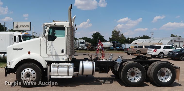 image for item DG4096 2007 Kenworth T800 semi truck
