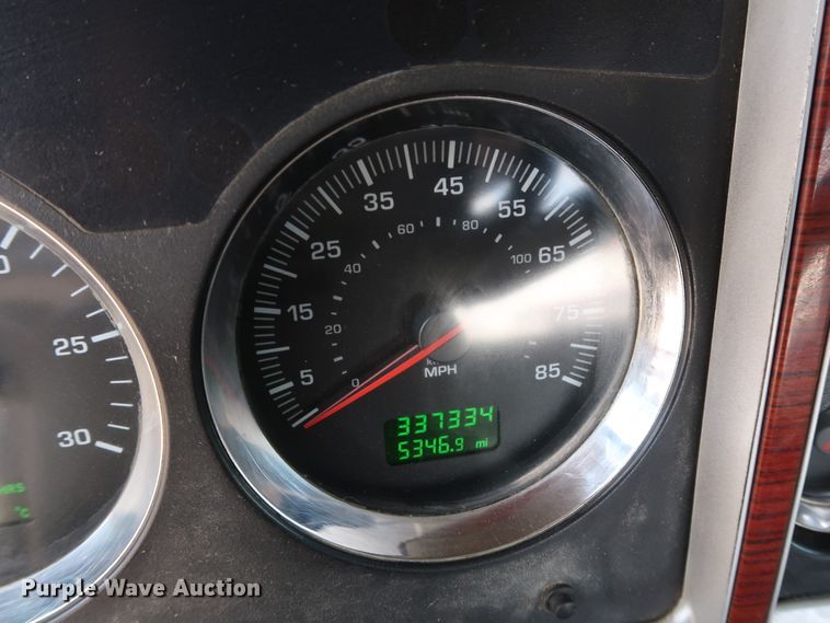 image for item DG4096 2007 Kenworth T800 semi truck