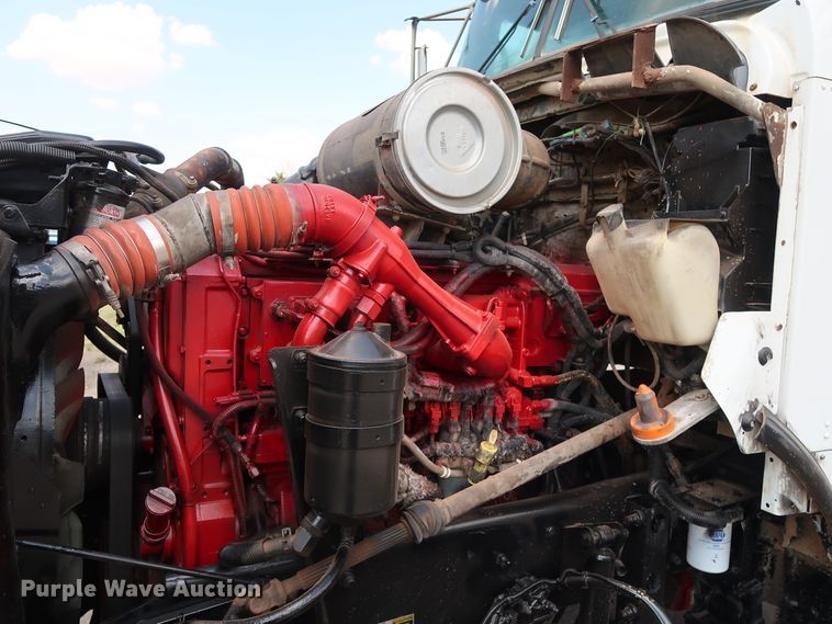 image for item DG4096 2007 Kenworth T800 semi truck