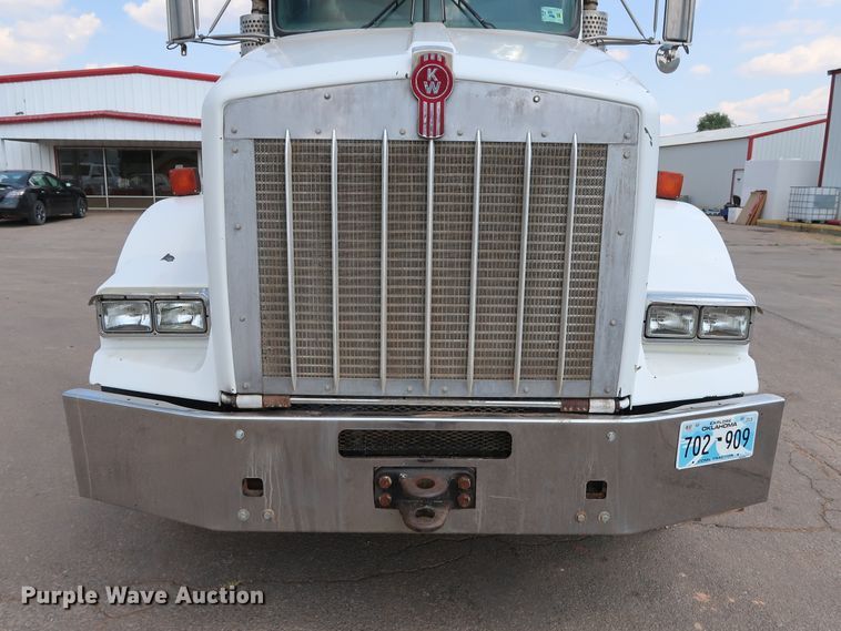 image for item DG4096 2007 Kenworth T800 semi truck