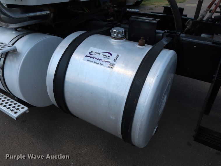 image for item DG4096 2007 Kenworth T800 semi truck