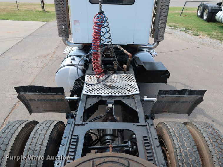 image for item DG4096 2007 Kenworth T800 semi truck