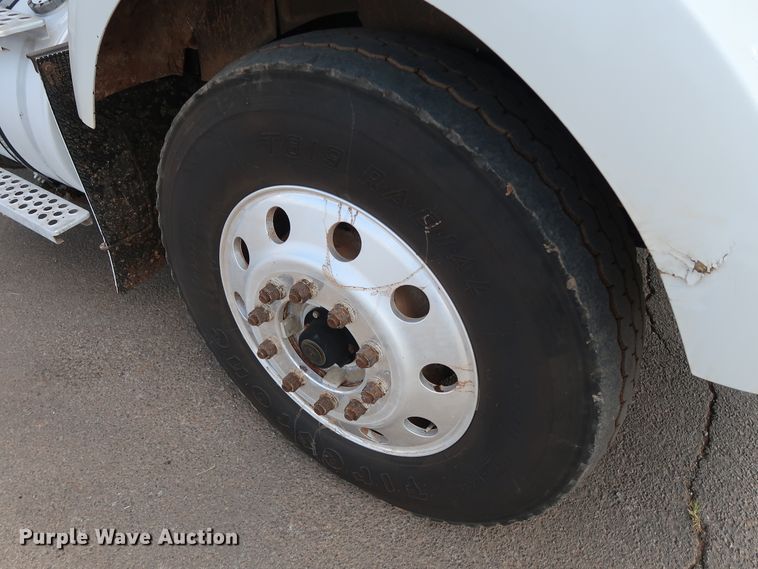 image for item DG4096 2007 Kenworth T800 semi truck