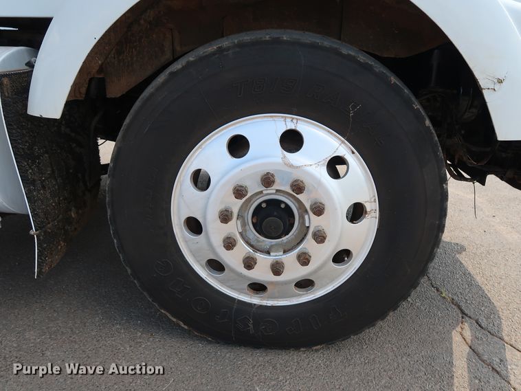 image for item DG4096 2007 Kenworth T800 semi truck