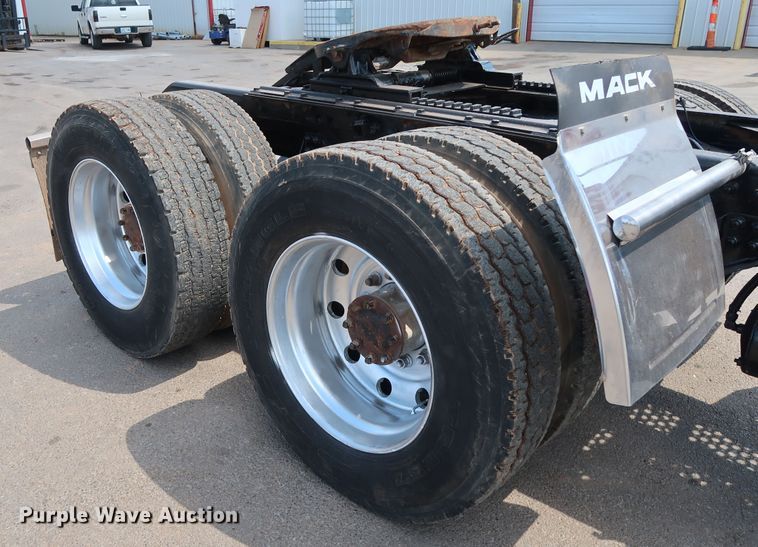 image for item DG4096 2007 Kenworth T800 semi truck