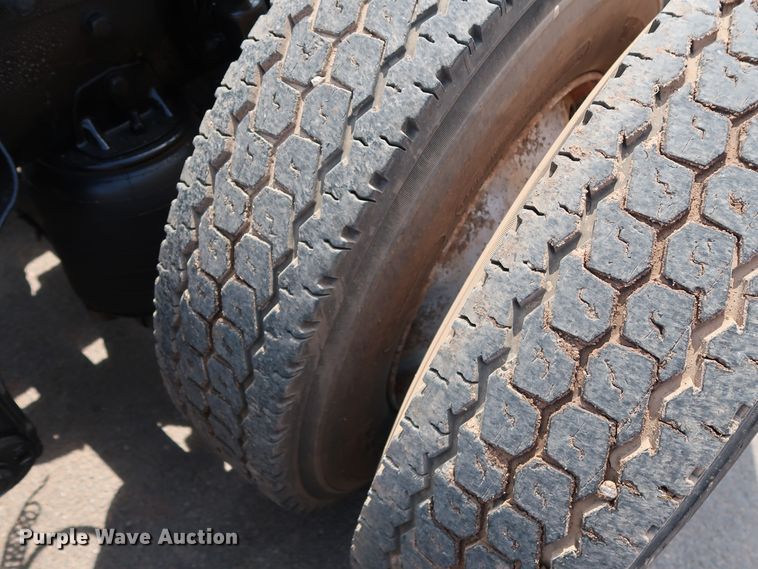 image for item DG4096 2007 Kenworth T800 semi truck