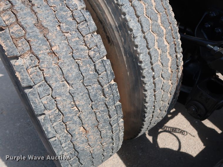 image for item DG4096 2007 Kenworth T800 semi truck