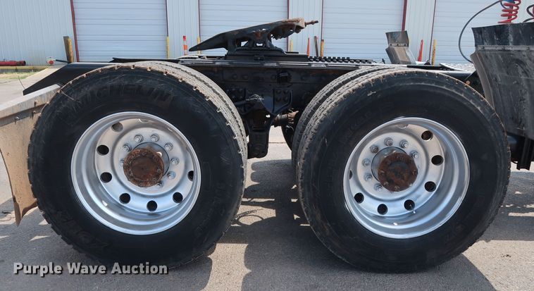 image for item DG4096 2007 Kenworth T800 semi truck