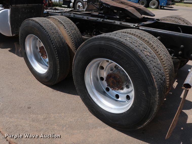 image for item DG4096 2007 Kenworth T800 semi truck