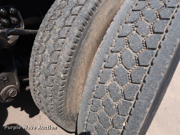 image for item DG4096 2007 Kenworth T800 semi truck