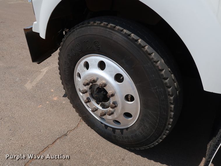 image for item DG4096 2007 Kenworth T800 semi truck