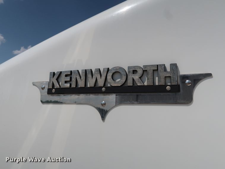 image for item DG4096 2007 Kenworth T800 semi truck