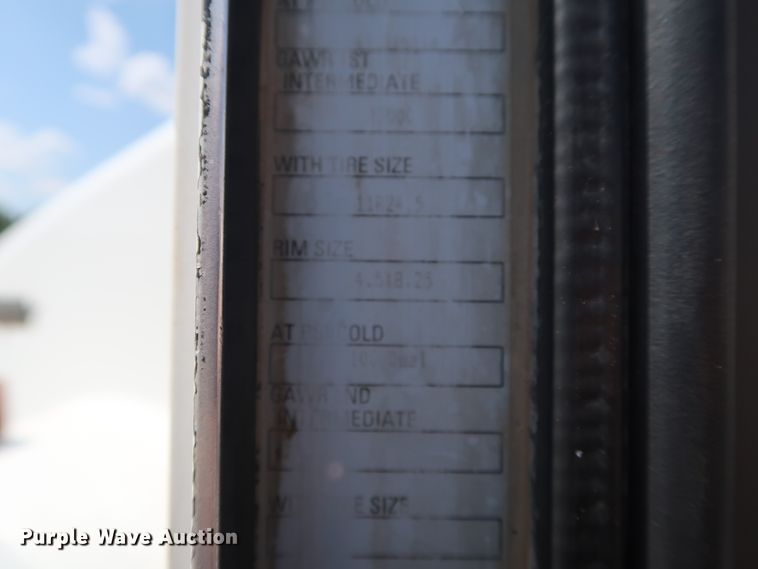 image for item DG4096 2007 Kenworth T800 semi truck