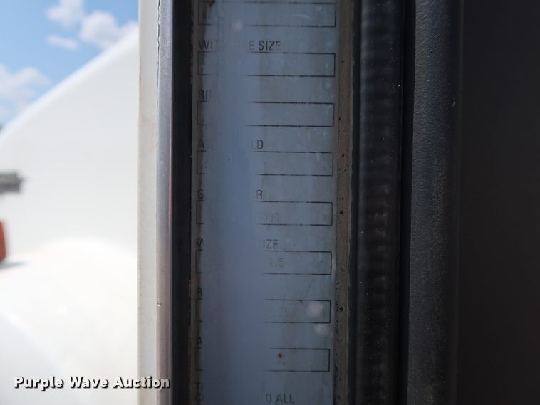 image for item DG4096 2007 Kenworth T800 semi truck