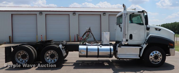 image for item DG4097 2015 Caterpillar CT660S semi truck