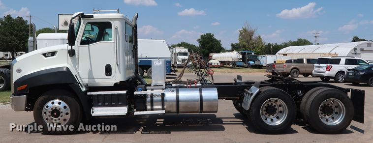 image for item DG4097 2015 Caterpillar CT660S semi truck