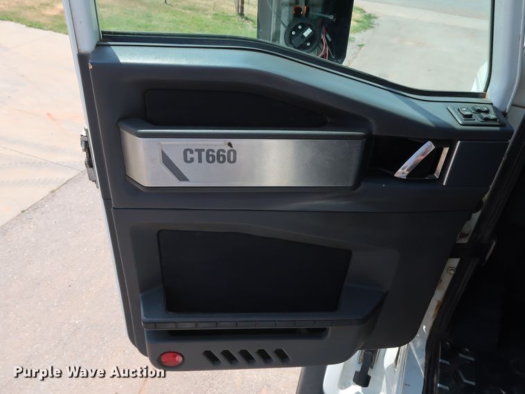 image for item DG4097 2015 Caterpillar CT660S semi truck