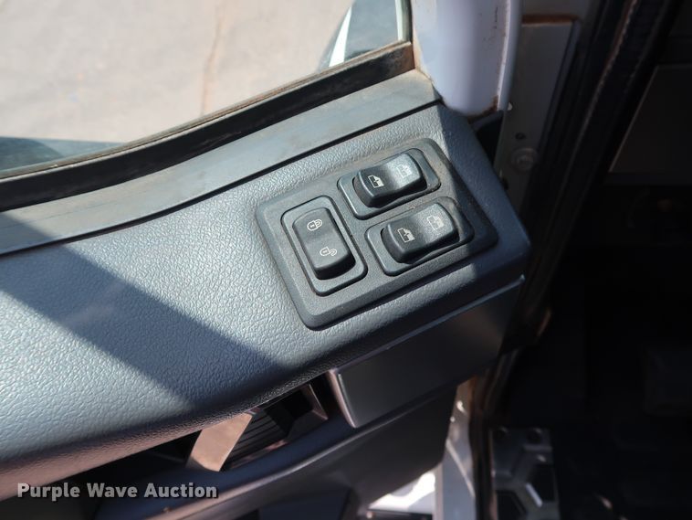 image for item DG4097 2015 Caterpillar CT660S semi truck