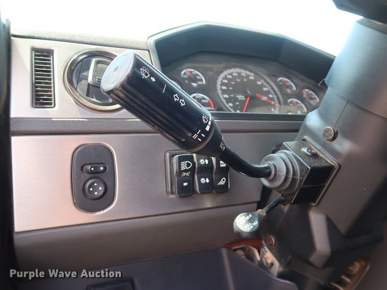 image for item DG4097 2015 Caterpillar CT660S semi truck