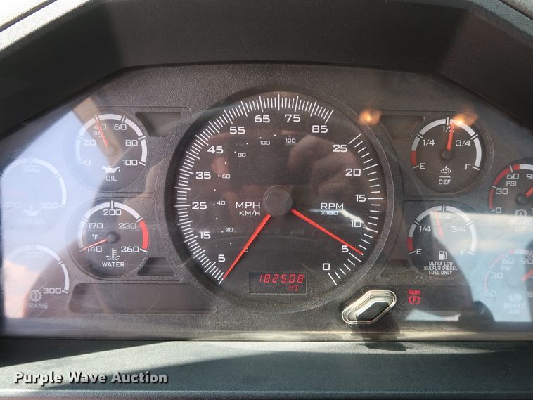 image for item DG4097 2015 Caterpillar CT660S semi truck