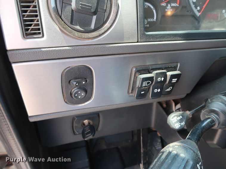 image for item DG4097 2015 Caterpillar CT660S semi truck