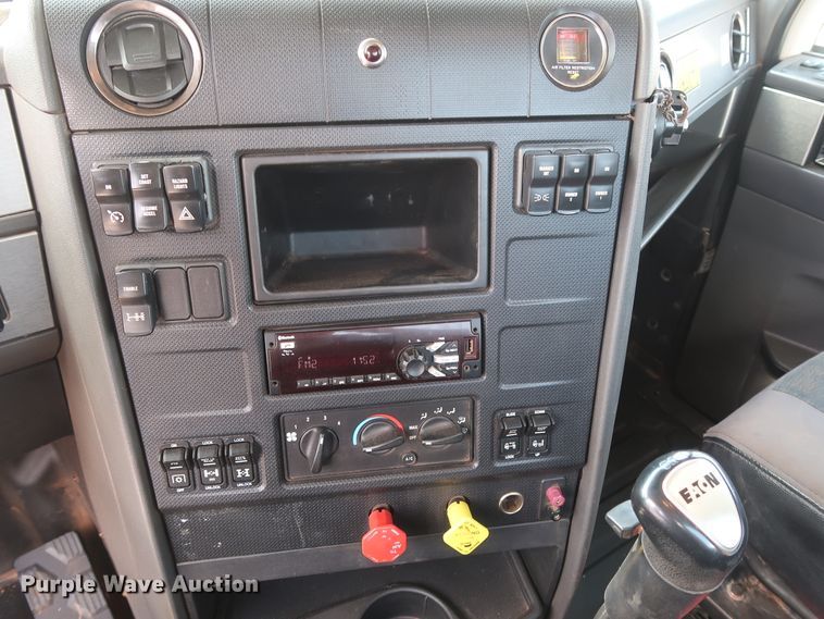 image for item DG4097 2015 Caterpillar CT660S semi truck