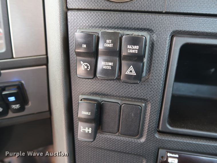 image for item DG4097 2015 Caterpillar CT660S semi truck