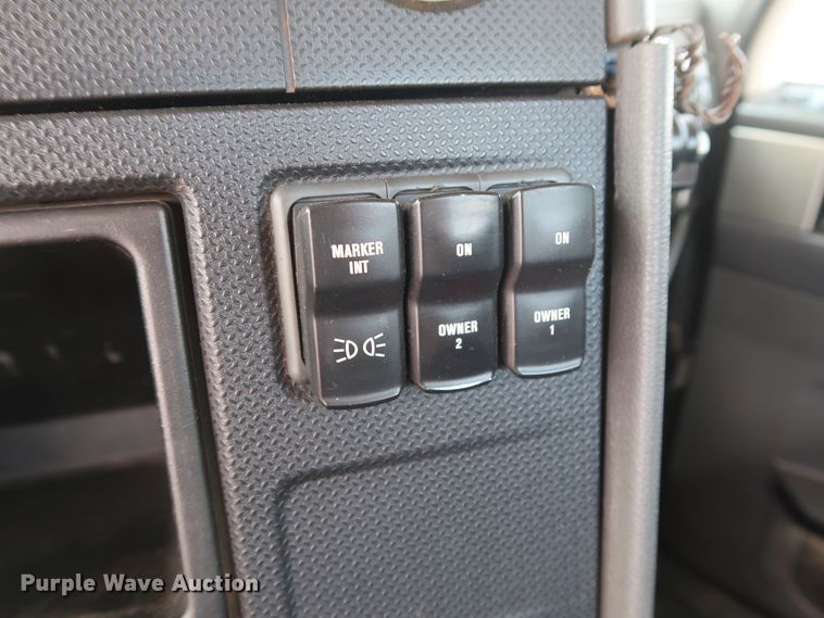 image for item DG4097 2015 Caterpillar CT660S semi truck