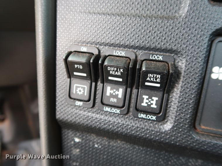 image for item DG4097 2015 Caterpillar CT660S semi truck