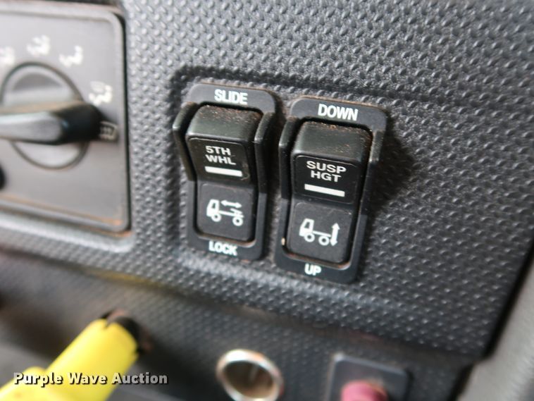 image for item DG4097 2015 Caterpillar CT660S semi truck