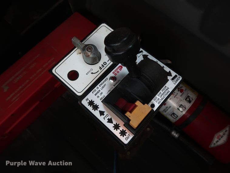 image for item DG4097 2015 Caterpillar CT660S semi truck