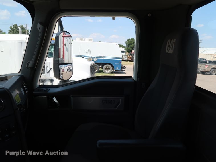 image for item DG4097 2015 Caterpillar CT660S semi truck