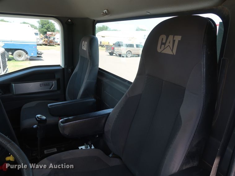 image for item DG4097 2015 Caterpillar CT660S semi truck