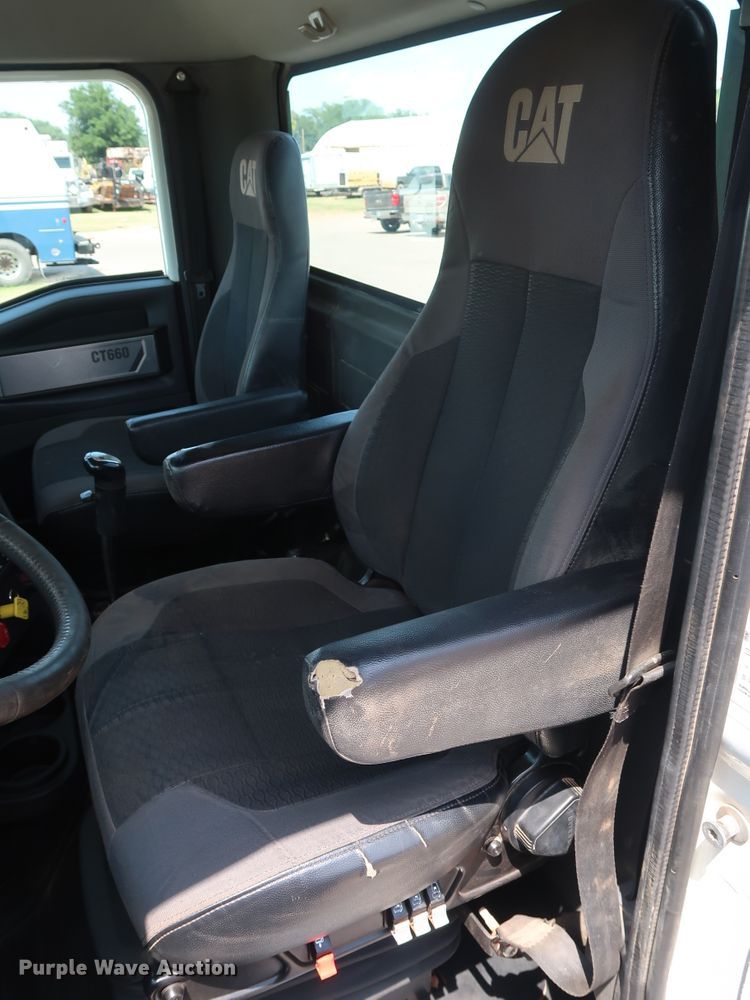 image for item DG4097 2015 Caterpillar CT660S semi truck