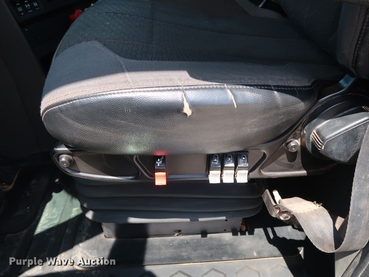 image for item DG4097 2015 Caterpillar CT660S semi truck