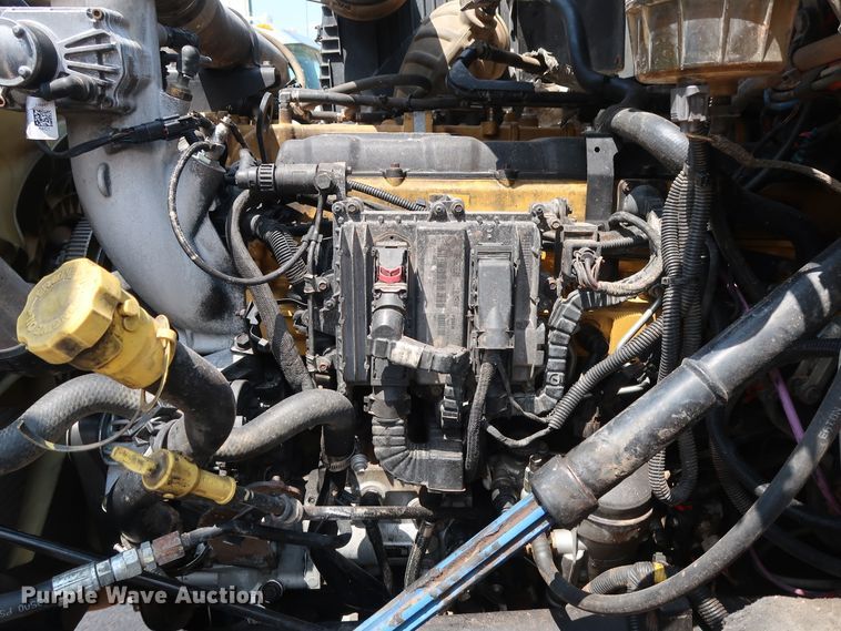 image for item DG4097 2015 Caterpillar CT660S semi truck