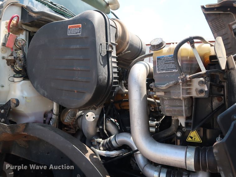 image for item DG4097 2015 Caterpillar CT660S semi truck