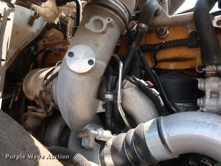 image for item DG4097 2015 Caterpillar CT660S semi truck