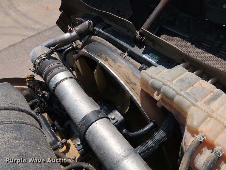 image for item DG4097 2015 Caterpillar CT660S semi truck