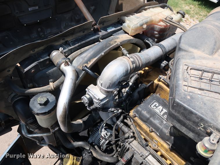 image for item DG4097 2015 Caterpillar CT660S semi truck