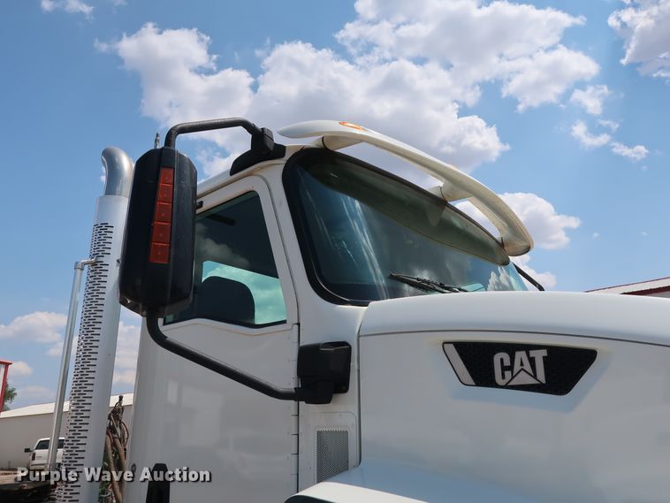 image for item DG4097 2015 Caterpillar CT660S semi truck